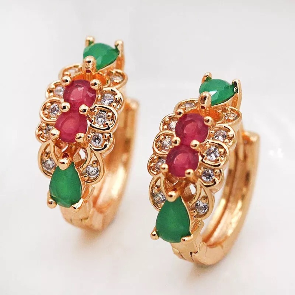 🎉 New Gold plated small hoop earrings w/ Crystals
